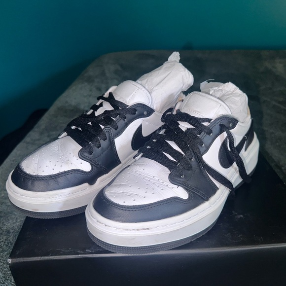 Nike Jordan 1 Elevate Low Panda Size 6 Women - Picture 2 of 3